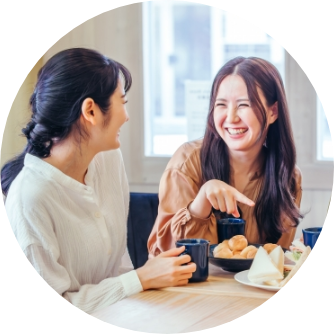 食事中の男性